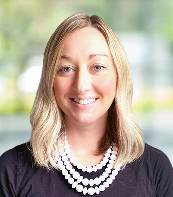 Amanda Whipple headshot