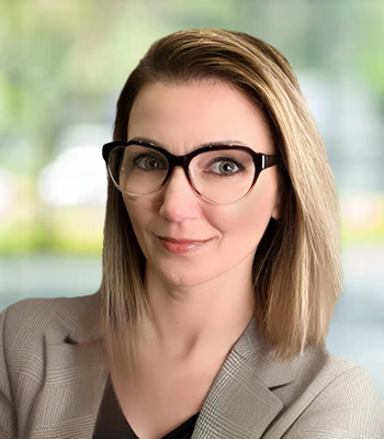 Ashley Mangold headshot